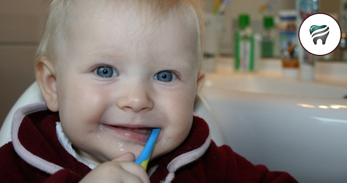 Você está visualizando atualmente ATENÇÃO — Associação Americana de Pediatria aprova creme dental com flúor para bebês